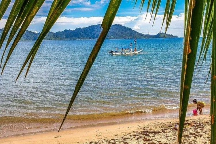 Pantai Carolina Padang: Harga Tiket, Jam Buka, dan Lokasi