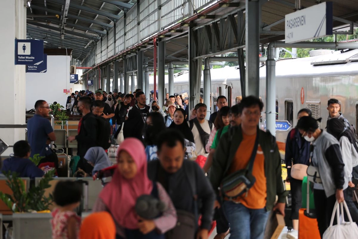 Tiket Kereta Jakarta-Surabaya Cuma Rp 104.000, Ini Daftar KA Subsidi 2025