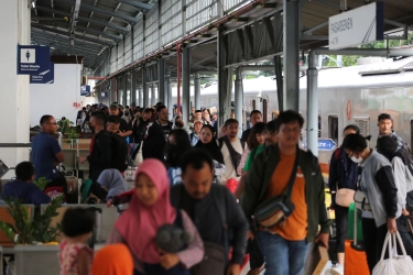 Tiket Kereta Jakarta-Surabaya Cuma Rp 104.000, Ini Daftar KA Subsidi 2025