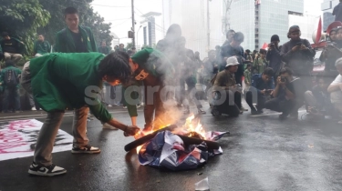 Demo Indonesia Gelap Terus Bergulir, Mahasiswa Kembali Geruduk Istana Siang Ini: Kita Harus Bersuara!