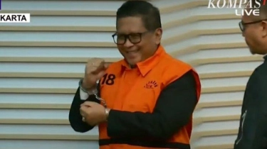 Hasto Kristiyanto Tetap Santai Meski Ditahan di Rutan KPK: Teriak Merdeka Hingga Tersenyum