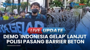 VIDEO Polisi Tutup Akses Jalan Menuju Istana Saat Puncak Demo 'Indonesia Gelap'