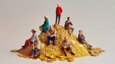 Misteri dan Prediksi Keberuntungan di Tahun Ular Kayu 2025: 5 Shio yang Diprediksi Paling Beruntung!