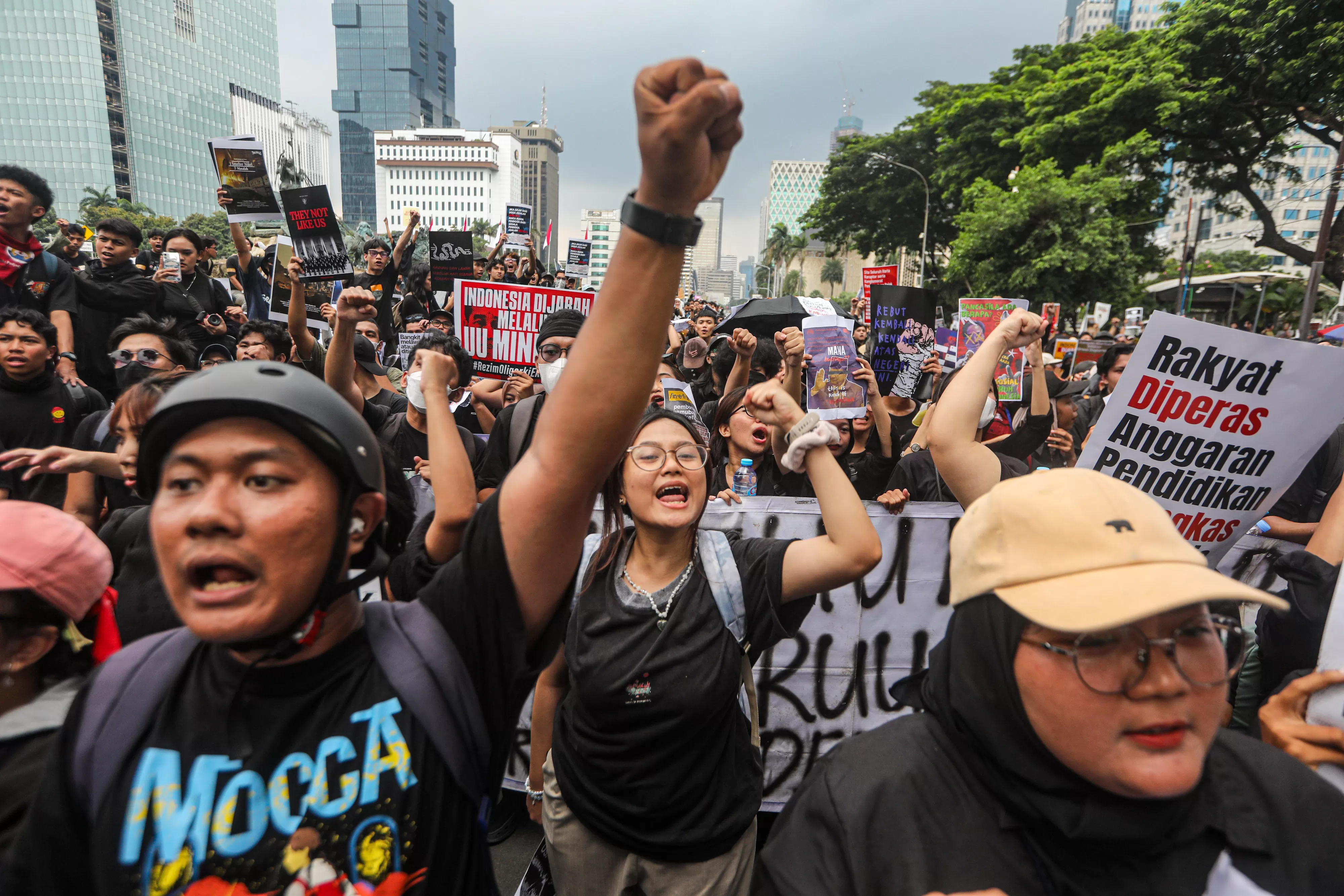 Tuntutan Koalisi Masyarakat Sipil di Aksi Indonesia Gelap, dari Pendidikan Gratis hingga Perombakan Kabinet