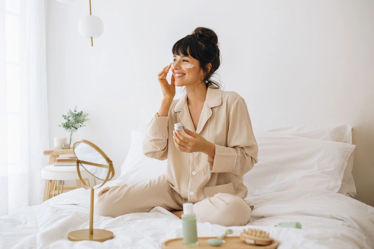 4 Cara agar Skincare Lebih Efektif dan Mudah Menyerap Menurut Dokter