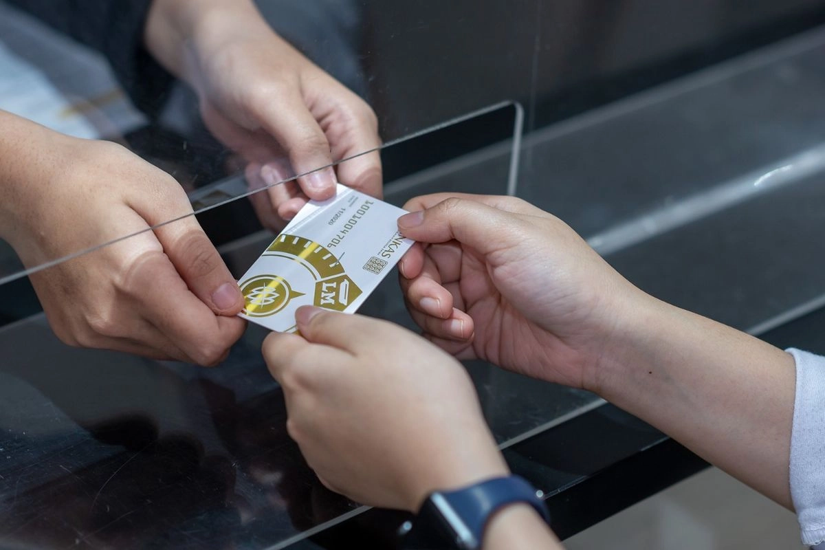 Harga Harga Emas Antam 21 Februari 2025 Turun Rp 1.000 Per Gram, Cek Rinciannya