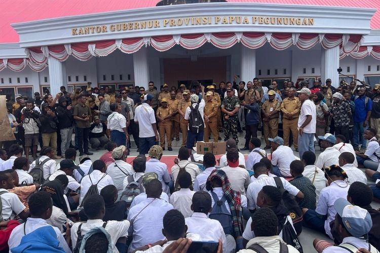 Tolak Makan Bergizi Gratis, Apakah Haram?