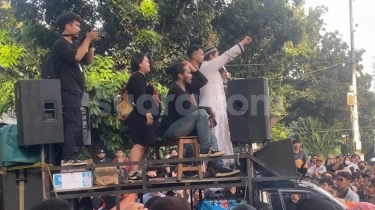 Bacakan Pancasila, Badru Selebgram Difabel Ikut Demo Indonesia Gelap di Patung Kuda