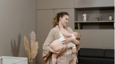 Outfit ke Kantor untuk Ibu Hamil dan Menyusui: Tampil Profesional dan Modis