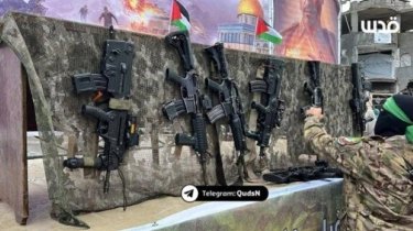 Penampakan Senjata-Senjata Rampasan Al-Qassam dari IDF: Baru 2 dari 6 Sandera Israel Dibebaskan