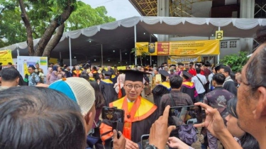 Wakil Ketua MPR Eddy Soeparno Diwisuda di UI, Sempat Ditanya Wartawan Soal Bahlil