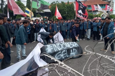 Marak Demo Indonesia Gelap, Pakar Hukum Sebut Pemicunya Adalah Ekonomi dan Lemahnya Komunikasi Pemerintah