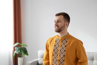 6 Alternatif Pakaian Lebaran Laki-laki Selain Baju Koko