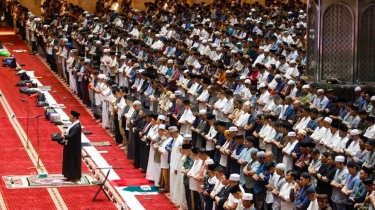 Kerja Shift Malam saat Ramadan, Bagaimana Salat Tarawihnya? Begini Kata Ulama