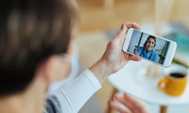 6 Zodiak yang Terbiasa dengan LDR, Jarak Justru Membuat Hubungan Mereka Semakin Kuat