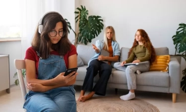 7 Ekspektasi Sosial yang Seringkali Membuat Frustasi Kaum Introvert, Salah Satunya Tuntutan untuk Harus Selalu Bersosialisasi