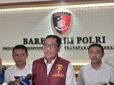 Bareskrim Tahan Kades Kohod Arsin dalam Kasus Dugaan Pemalsuan Penerbitan Sertifikat Laut Tangerang