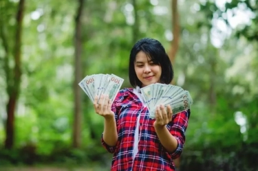 Empat Zodiak Ini Berpotensi Raih Untung Besar, Peluang Karier dan Bisnis Terbuka Lebar!