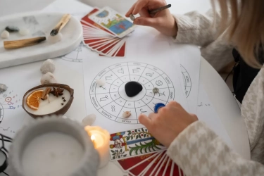 Intip Hari Baik dan Tanggal Sakral untuk Zodiak Gemini, Libra, dan Aquarius di Tahun 2025, Begini Pesannya!