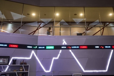 Pasar Tak Confidence Usai Prabowo Luncurkan Danantara Indonesia, IHSG Ditutup Ambruk Dilevel 6.749