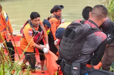 Seluruh Korban Hilang Kecelakaan Truk Colt Diesel di Sungai Segati Ditemukan Meninggal Dunia