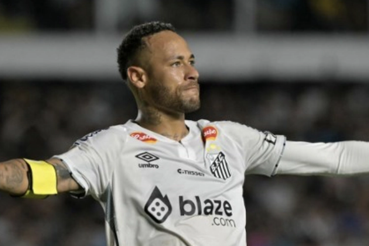 Neymar Disiuli Fan Lawan, Bikin Gol Langsung dari Corner untuk Santos