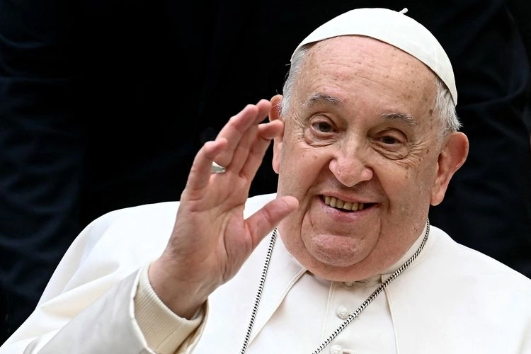 Paus Fransiskus Belum Meninggal, Berikut Kabar Terbaru dari Vatikan