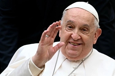 Paus Fransiskus Belum Meninggal, Berikut Kabar Terbaru dari Vatikan