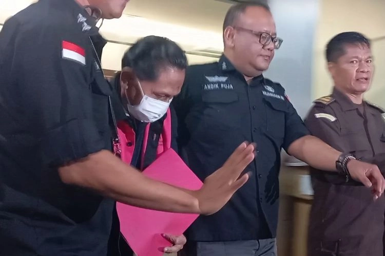 Penahanan Eks Ketua PN Surabaya Rudi Suparmono Diperpanjang
