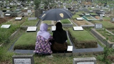 Adab dan Tata Cara Ziarah Kubur Jelang Ramadan 2025