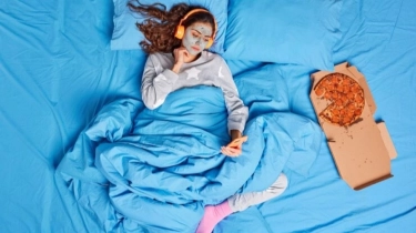 Hanya Tiduran, Influencer Tiongkok Kantongi Rp674 Juta Sehari: 