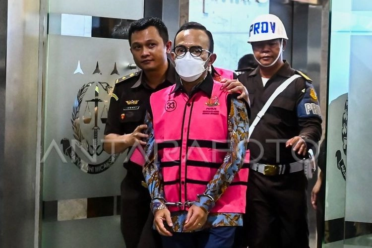 7 Tersangka Kasus Dugaan Korupsi Tata Kelola Minyak Mentah Langsung Ditahan