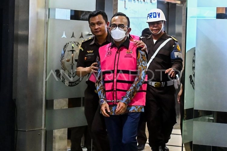 7 Tersangka Korupsi Tata Kelola Minyak Mentah Ditahan di Dua Lokasi