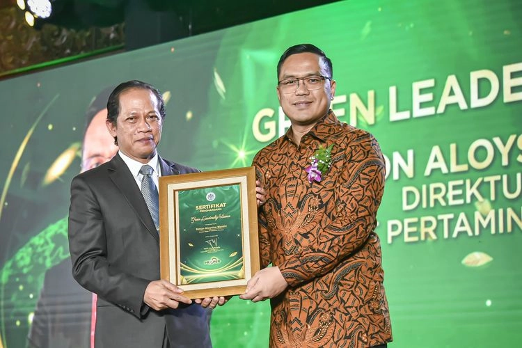 Dirut Pertamina Raih Green Leadership Utama dari Kementerian Lingkungan Hidup