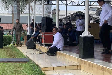 Lesehan Bersama Tahanan di Rutan Cipinang, Menteri Imipas: Belum Tentu Saya Lebih Mulia