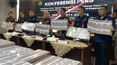 Pamer Tumpukan Duit, Kejagung Sita Rp565 Miliar Terkait Kasus Impor Gula Tom Lembong