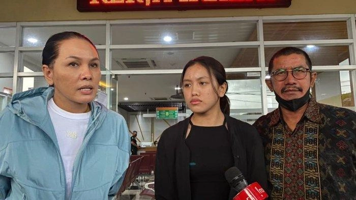 Fitri Salhuteru Berharap Lolly Segera Muncul ke Publik, Minta Klarifikasi soal Tuduhan Cuci Otak