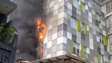 Kebakaran Hotel di Glodok, Pengunjung Terjebak, 20 Damkar hingga 100 Personel Dikerahkan