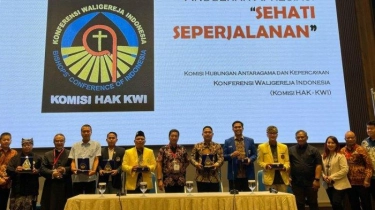 Tujuh Ketua Umum Organisasi Pemuda Lintas Iman Terima Penghargaan KWI