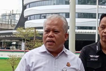 Kejagung Sita Uang Rp 833 Juta dan 89 Bundel Dokumen dari Rumah Riza Chalid