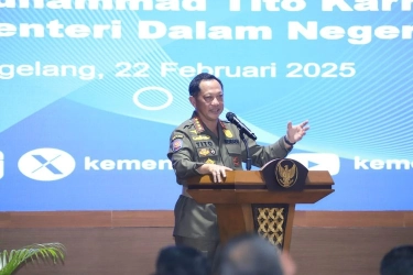 Soal Kades Geli Tenteng Nasi Kotak, Mendagri Minta Dirjen Bina Pemdes Turun Tangan