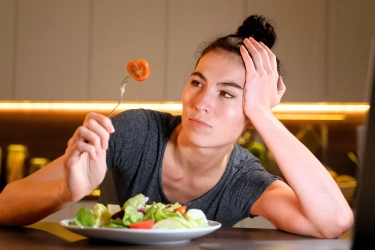 Kebiasaan Makan yang Memicu Sakit Kepala: Hubungan Pola Diet, Waktu Makan, dan Migrain