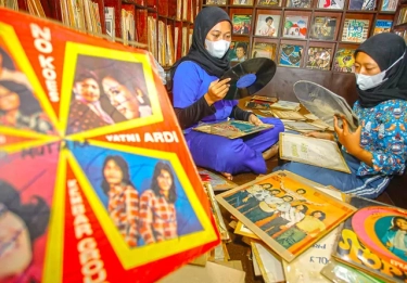 Koleksi Vinyl Rare Jadi Tren Investasi di Surabaya