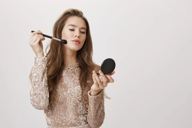 5 Tips Makeup untuk Muka Berjerawat yang Aman