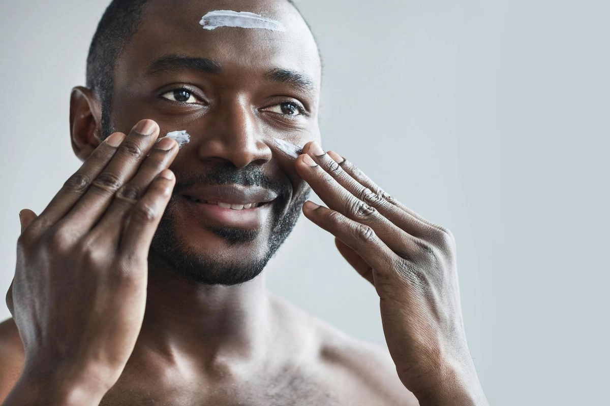 6 Urutan Skincare Pagi Pria, Wajib Tahu...