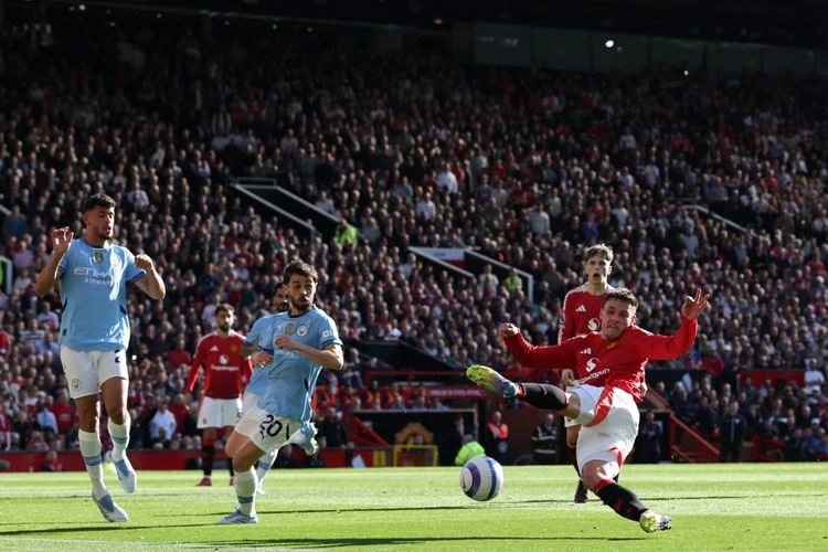 Babak I Man United Vs Man City 0-0: Kartu Kuning 38 Detik, Dua Kubu Buntu
