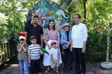 Jokowi dan Cucu Libur Lebaran ke Bali Zoo, Simak Harga Tiketnya