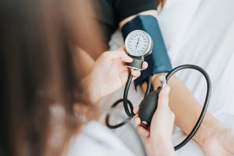 Mengenal Gejala Hipertensi dan Cara Mengatasinya Tanpa Obat