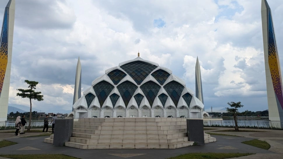 Mengintip Kemegahan Masjid Al Jabbar, Tempat Ibadah yang jadi Salah Satu Wisata Religi di Bandung