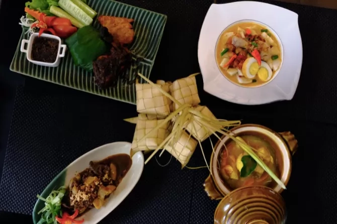 Menjaga Tradisi Kupatan yang Mulai Hilang